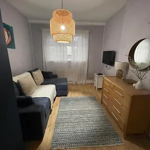 Apartment Cozy Hidden Gem In The Bay 10 Mins Walk From Wmc With Parking, Cardiff